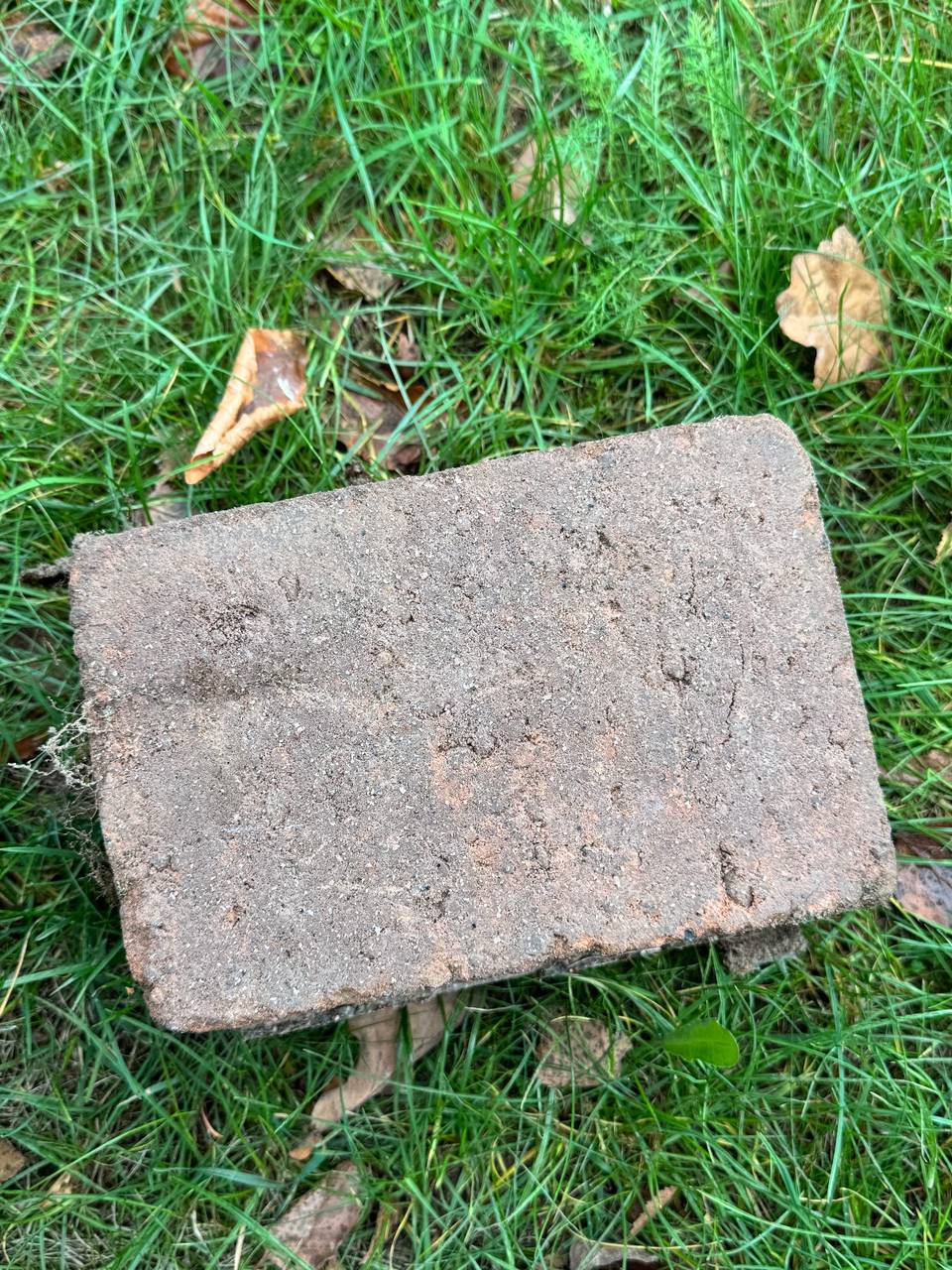 Marksten terrakotta, ca 2200 st, 23 × 16 cm, från sidan